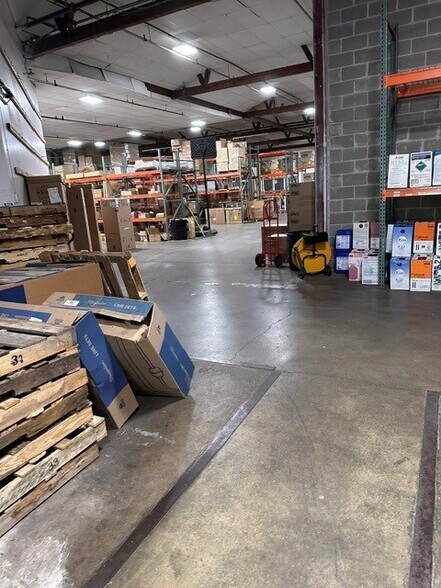 More Photos Of 2550 Wabash Ave, Saint Paul Warehouse For Lease