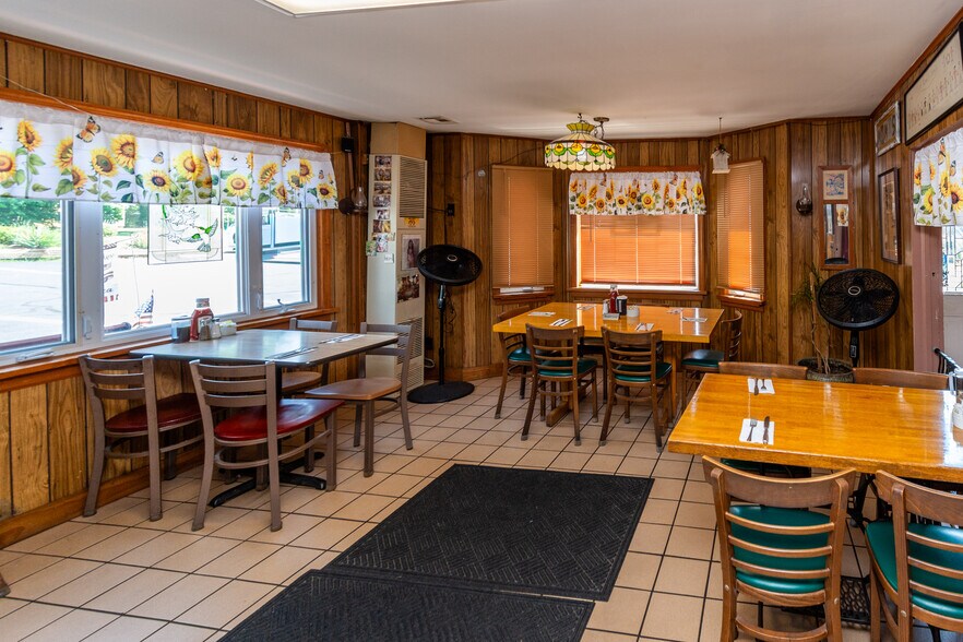 More Photos Of 36 John Ringo Rd, Ringoes Restaurant For Sale