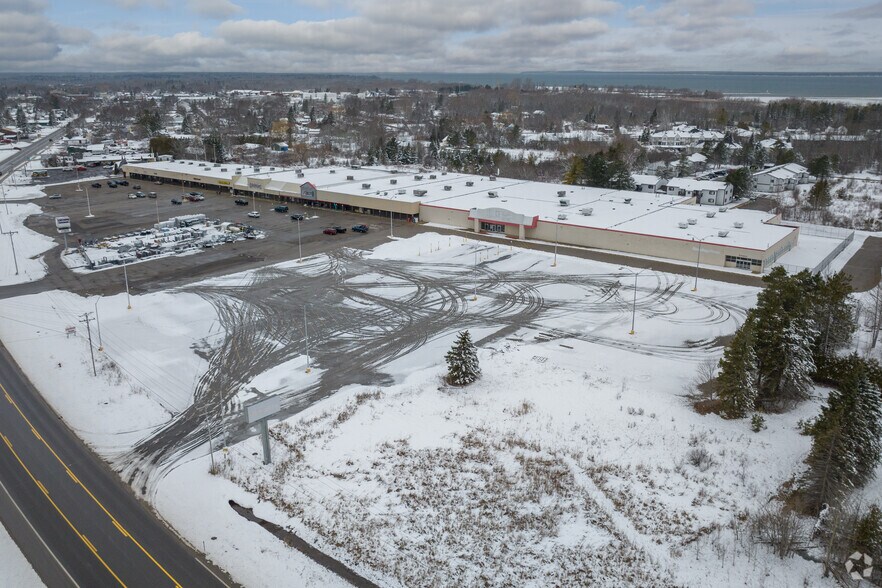 More Photos Of 1109 E State St, Cheboygan Unknown For Lease