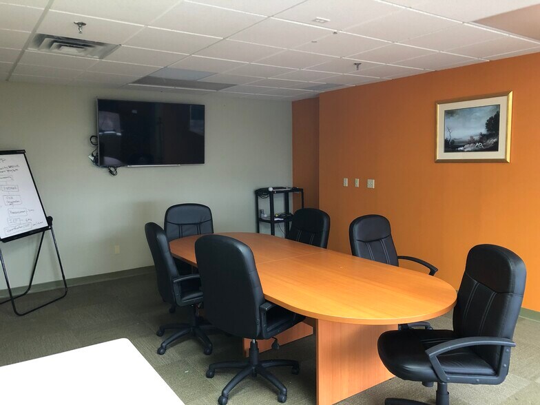 More Photos Of 228 Maple St, Manchester Office For Sale