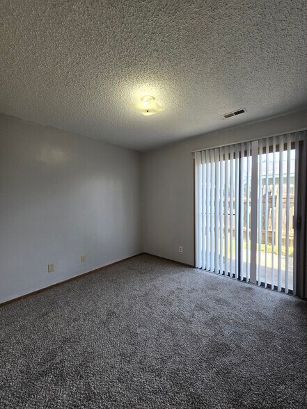 More Photos Of 1322 S Vine St, Wichita Apartments For Sale