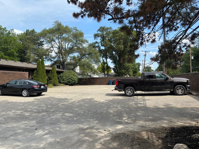 More Photos Of 608 N Wayne Rd, Westland Office For Sale