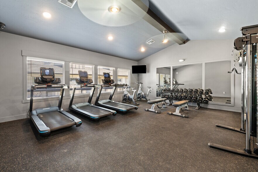 More Photos Of 10890 Blue River Ln, Nampa Apartments For Sale