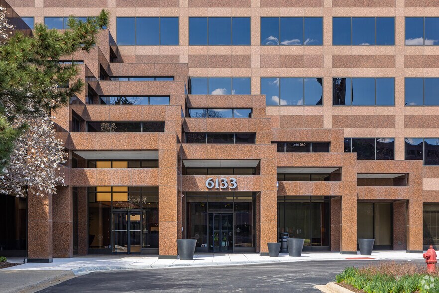 More Photos Of 6133 N River Rd, Rosemont Office For Lease