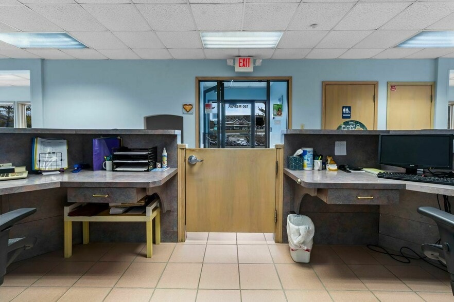 More Photos Of 150 Mensa Dr, Noblesville Office For Sale