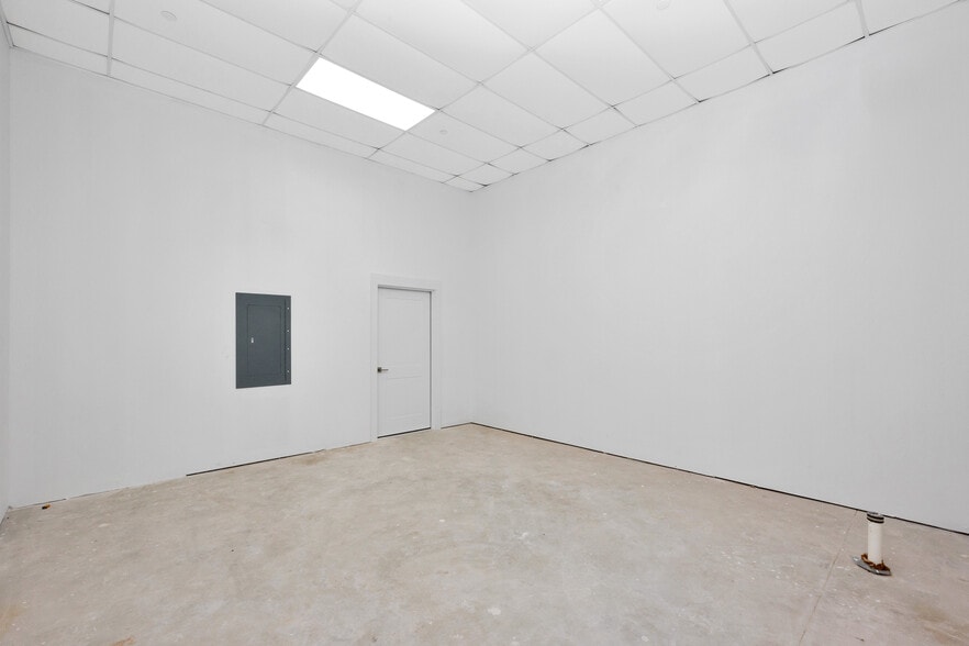 More Photos Of 1080 New York Ave, Huntington Station Apartments For Lease