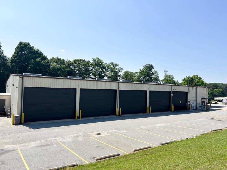 More Photos Of 1205 Corporation Dr, Archdale Warehouse For Lease