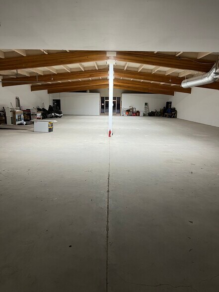 More Photos Of 735 Stocker Rd, Big Bear Lake Storefront Retail Office For Lease