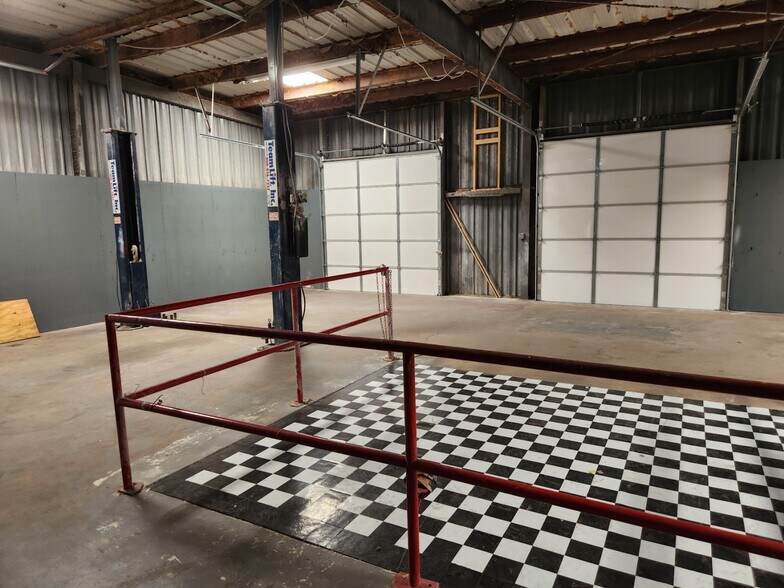 More Photos Of 1301 NW Cache Rd, Lawton Industrial For Lease