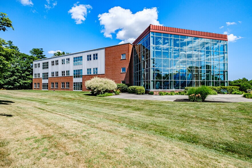 More Photos Of 2 Delorme Dr, Yarmouth Flex For Sale