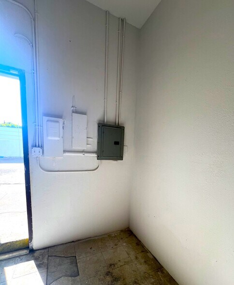 More Photos Of 10601 S Prairie Ave, Inglewood Freestanding For Lease