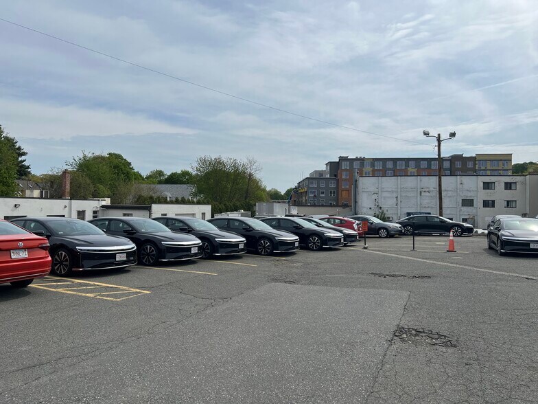 More Photos Of 1229 Washington St, West Newton Auto Dealership For Lease