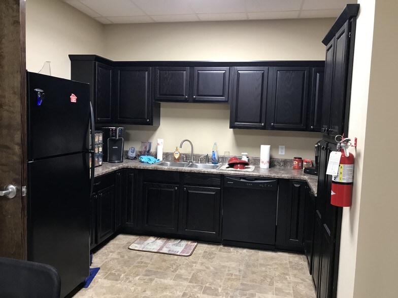 More Photos Of 949 E Main St, Lexington Office For Lease