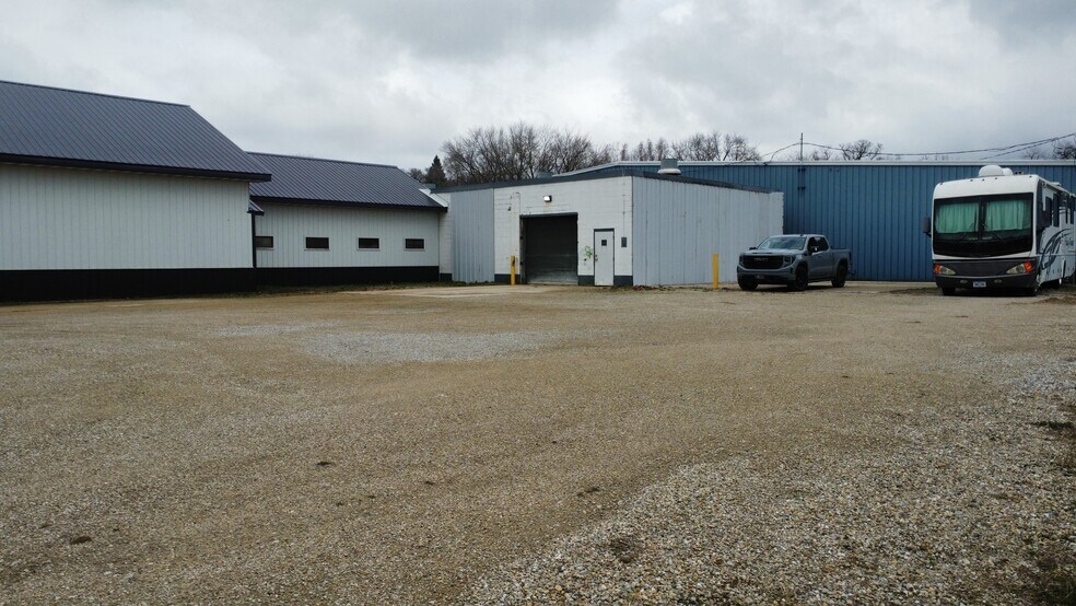 More Photos Of 1315 S 8th St, Clear Lake Industrial For Sale