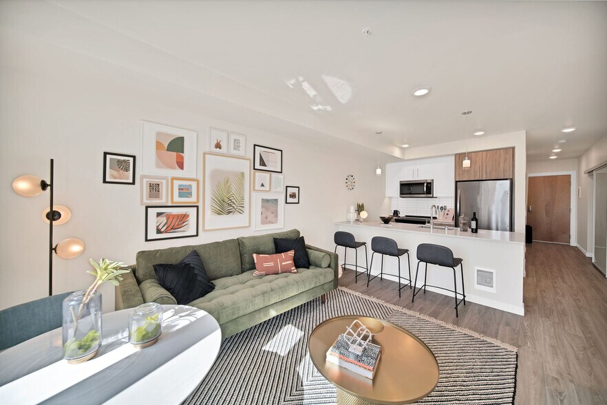 More Photos Of 11811-11821 NE 128th St, Kirkland Multifamily For Sale