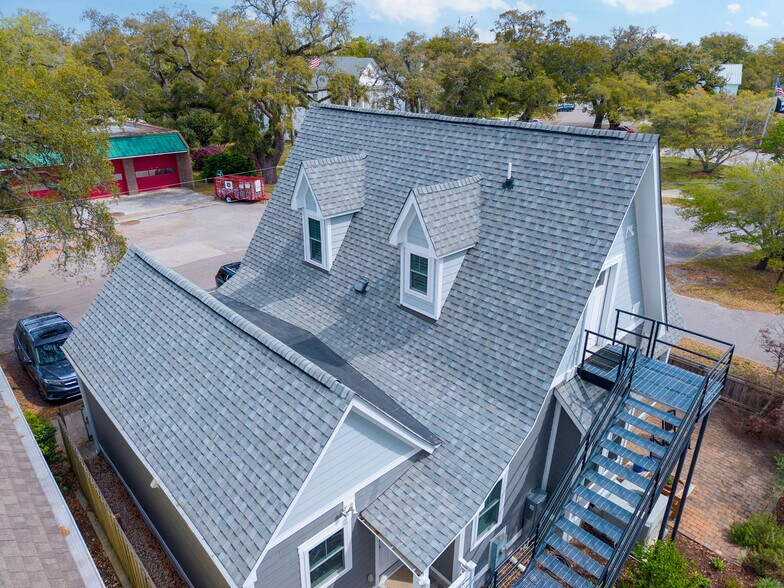 More Photos Of 119 N Davis St, Southport Hospitality For Sale