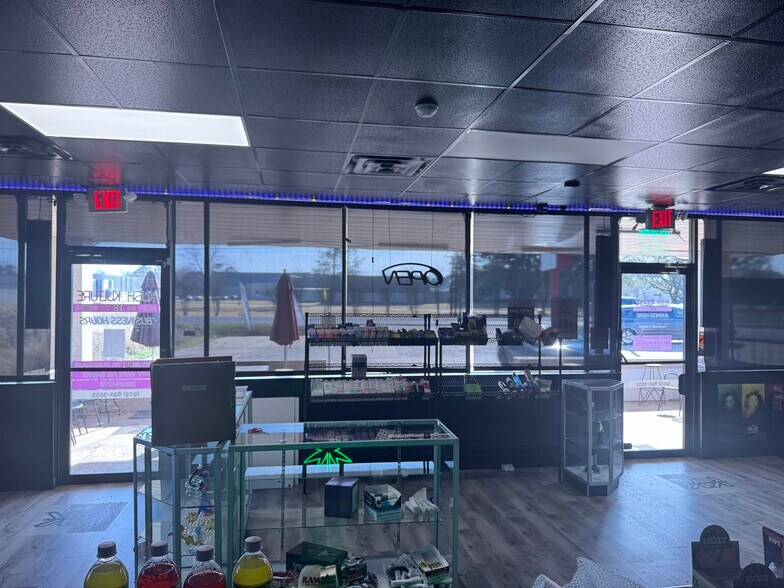 More Photos Of 902 W Panola St, Carthage Freestanding For Lease