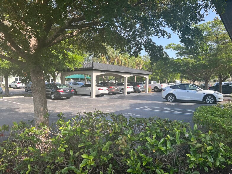 More Photos Of 8880 Gladiolus Dr, Fort Myers Unknown For Lease