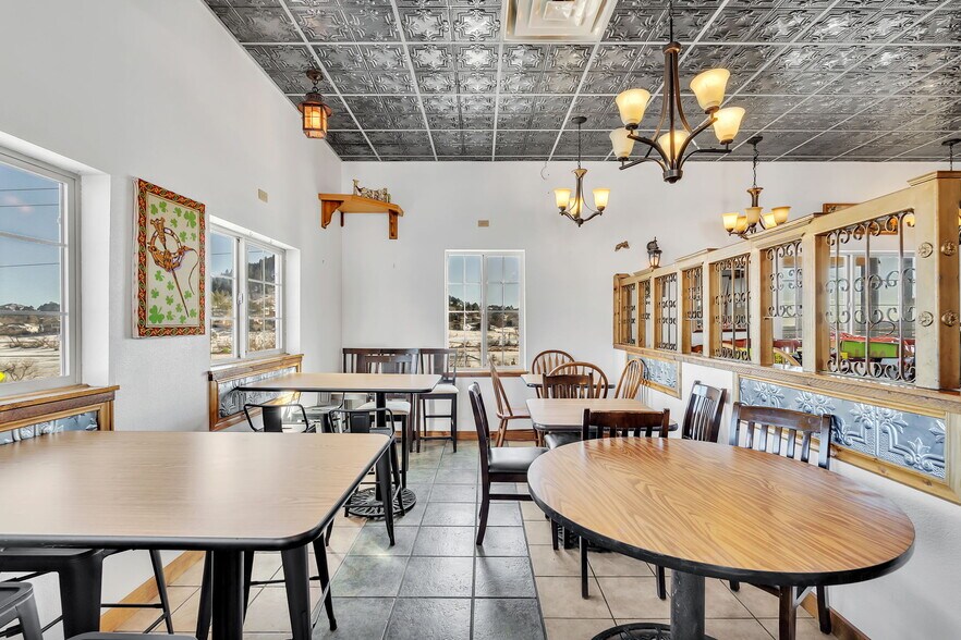 More Photos Of 11 Primrose St, Palmer Lake Restaurant For Sale