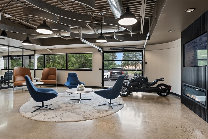 More Photos Of 29444 Northwestern Hwy, Southfield Office For Sale