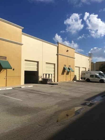 More Photos Of 10388 State Road 84, Davie Warehouse For Lease