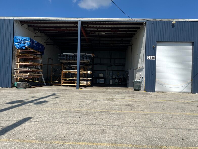 More Photos Of 2585 4th St, Fort Myers Warehouse For Sale