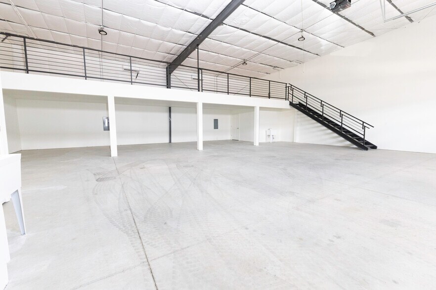 More Photos Of 11089 N US Highway 301, Oxford Light Manufacturing For Lease
