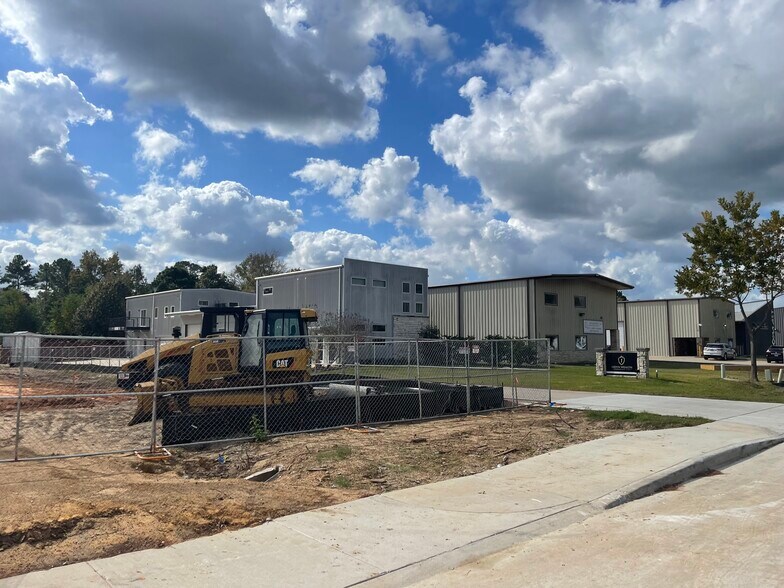 More Photos Of 32223 Tamina Rt, Magnolia Flex For Lease