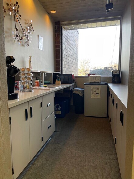 More Photos Of 4211 Glass Rd NE, Cedar Rapids Office For Lease