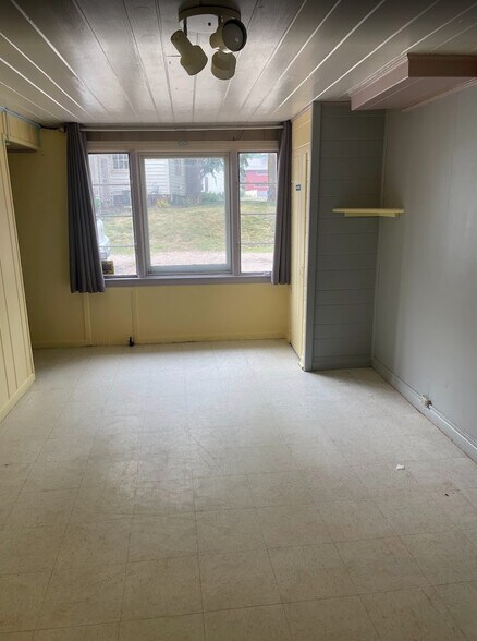 More Photos Of 673 S Main St, Plymouth Freestanding For Lease