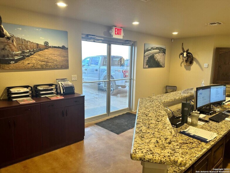 More Photos Of 94600 I-37, Pleasanton Warehouse For Lease