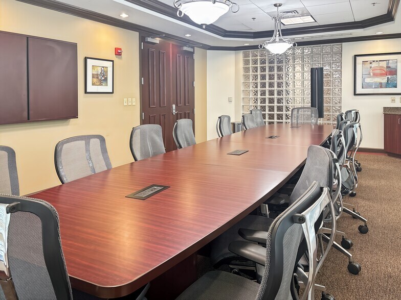 More Photos Of 4651 Salisbury Rd, Jacksonville Coworking Space