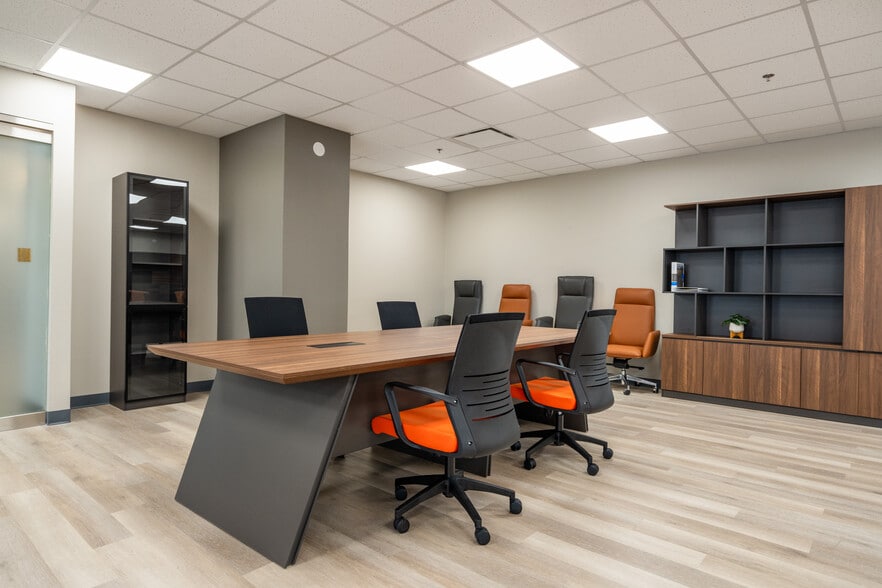 More Photos Of 9950 Lawrence Ave, Schiller Park Office For Lease