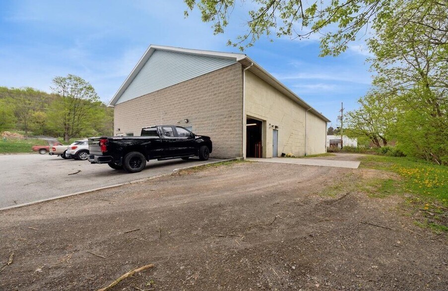 More Photos Of 1640 Scalp Ave, Johnstown Freestanding For Sale