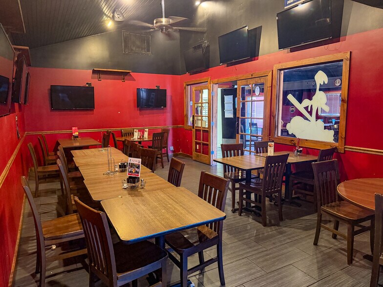 More Photos Of 1100 S 48th Pl, Springdale Restaurant For Lease