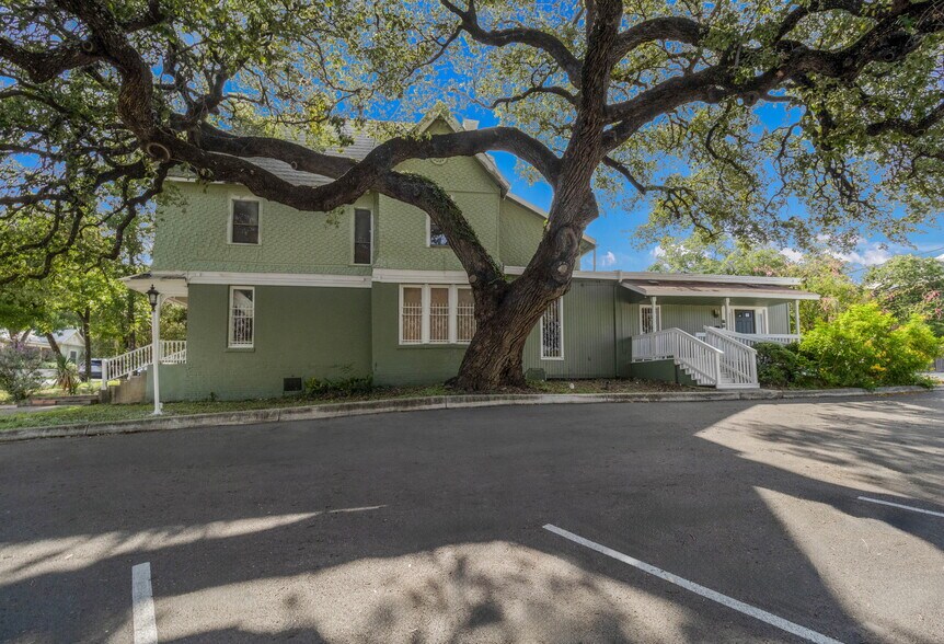 More Photos Of 1818 San Pedro Ave, San Antonio Office Residential For Lease