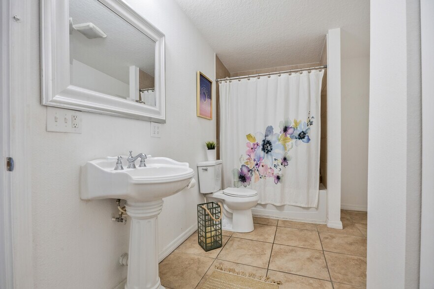 More Photos Of 105 W Columbus Dr, Tampa Office Residential For Sale