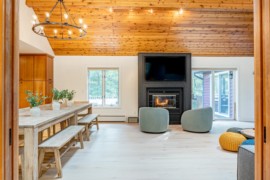 More Photos Of 37 Patricia Dr, Pleasant Valley Specialty For Sale