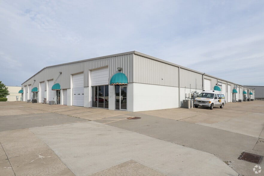 More Photos Of 2101-2230 N Beech Ave, Broken Arrow Warehouse For Lease