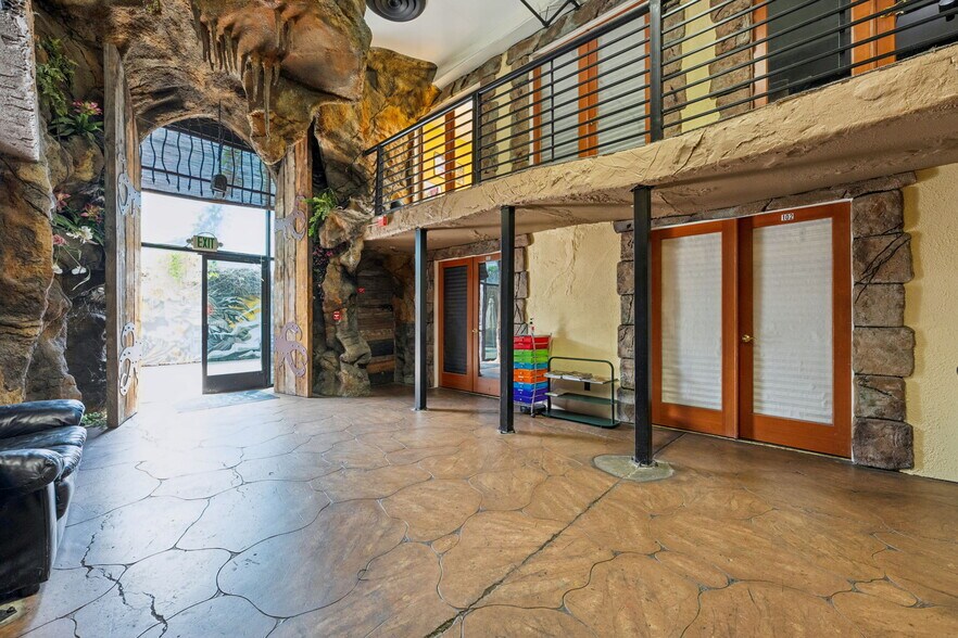 More Photos Of 825-829 27th Ave, Oakland Manufacturing For Sale