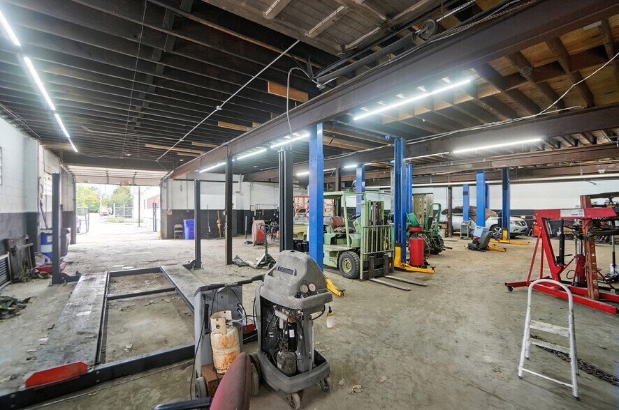 More Photos Of 603 S Broadway St, Dayton Warehouse For Sale