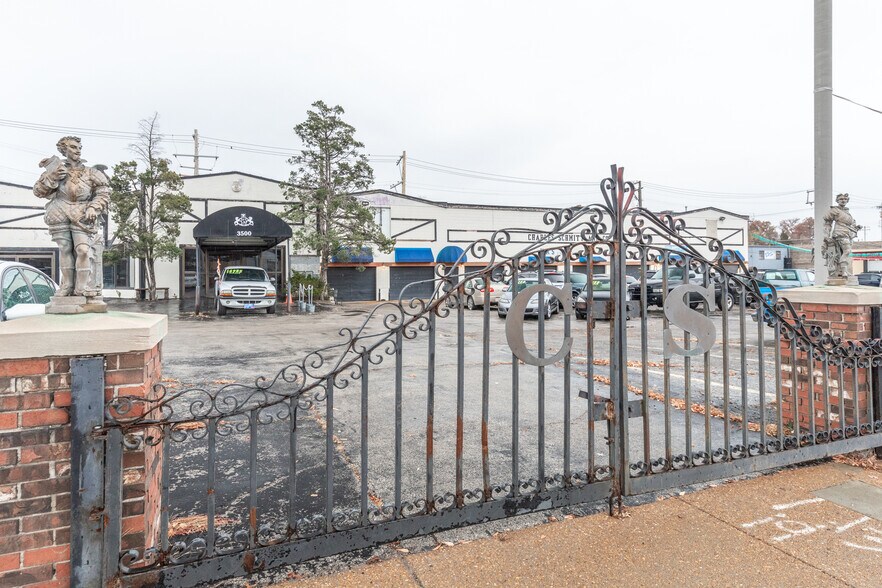 More Photos Of 3500 S Kingshighway Blvd, Saint Louis Auto Repair For Sale