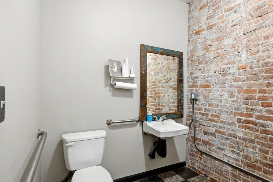 More Photos Of 214 E Commercial St, Springfield Storefront Retail Office For Sale