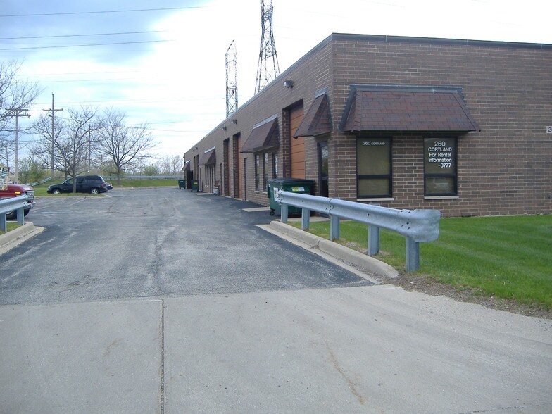 More Photos Of 260 Cortland Ave, Lombard Warehouse For Lease