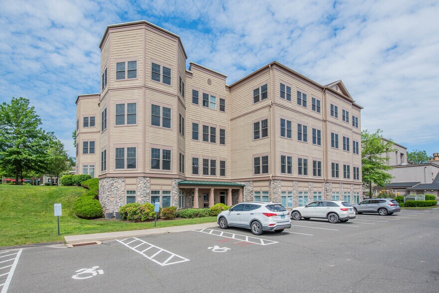 More Photos Of 464 Heritage Rd, Southbury Medical For Lease