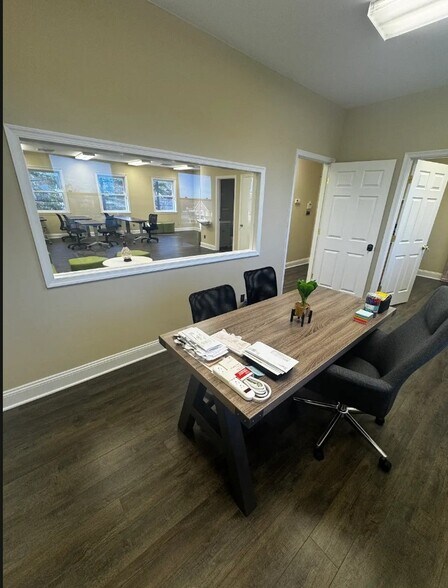 More Photos Of 7521-7533 Presidential Ln, Manassas Office For Sale