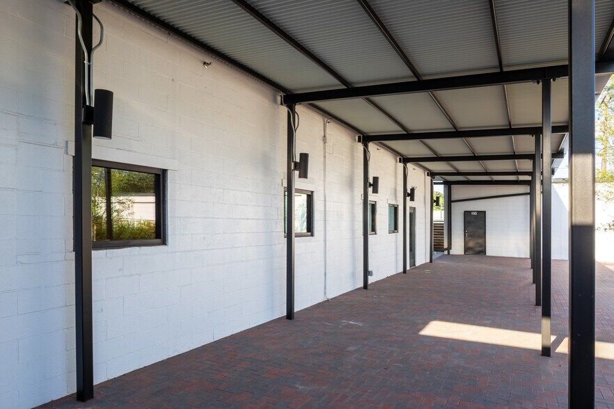 More Photos Of 300 E Division St, Arlington Restaurant For Lease