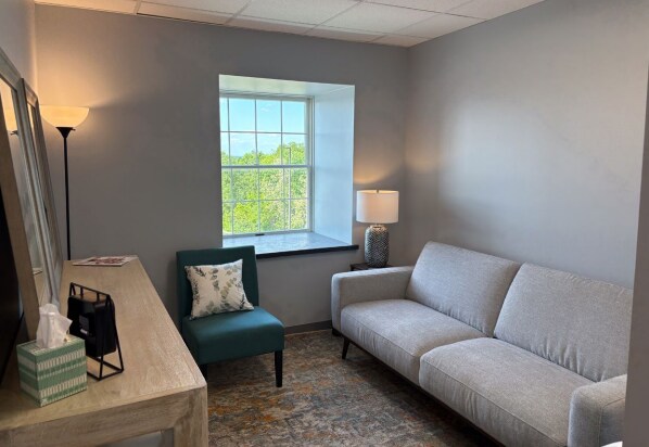 More Photos Of 15421 Clayton Rd, Ballwin Medical For Lease