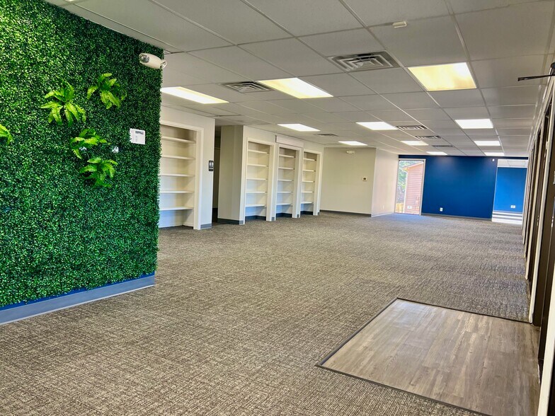 More Photos Of 4216 S Hocker Dr, Independence Office For Sale