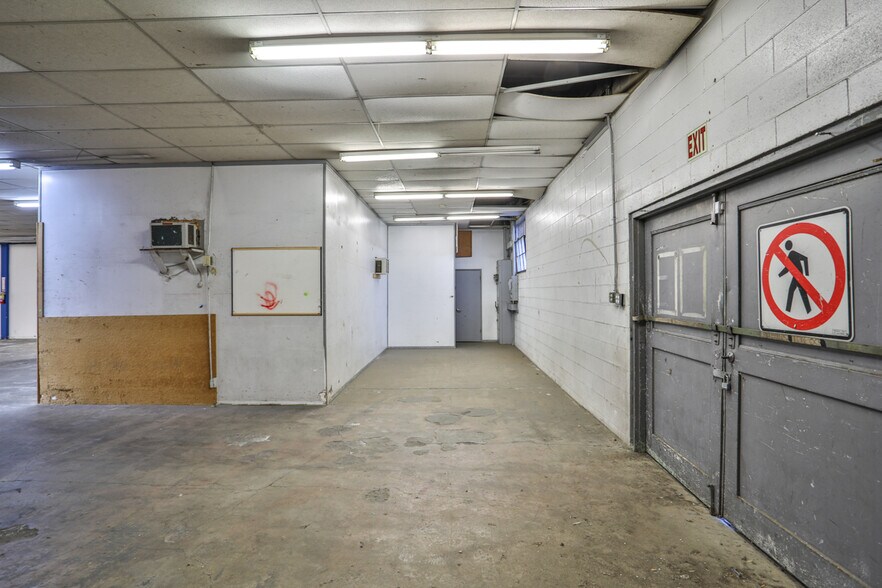 More Photos Of 4611 Holt Blvd, Montclair Showroom For Lease